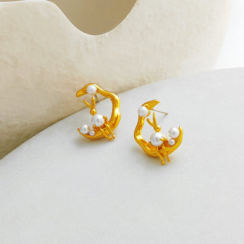 W&M Lovely Rabbit Elegant Golden Pearl Earings