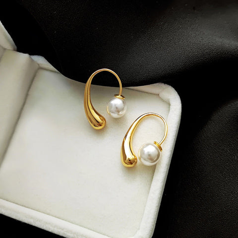 W&M More than Simple Modern Elegant Golden Pearl Earings