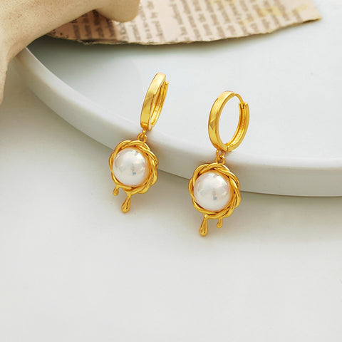 W&M Just Around You Elegant Golden Pearl Earings